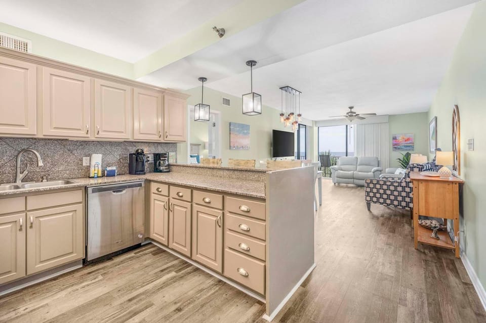 Condo, Multiple Beds (Romar Place 302) | Interior