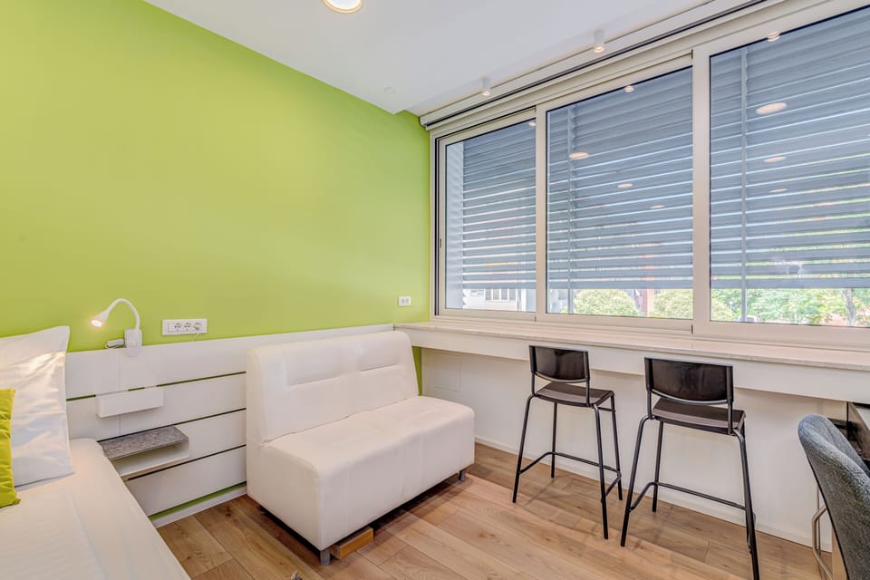 Deluxe Triple Room | In-room safe, desk, laptop workspace, soundproofing