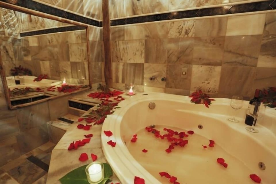 Royal Suite | Private spa tub