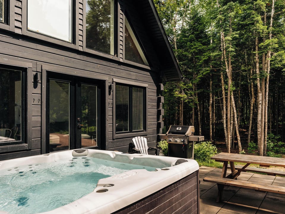 Watch you dinner BBQ from the comfort of the hot tub!
