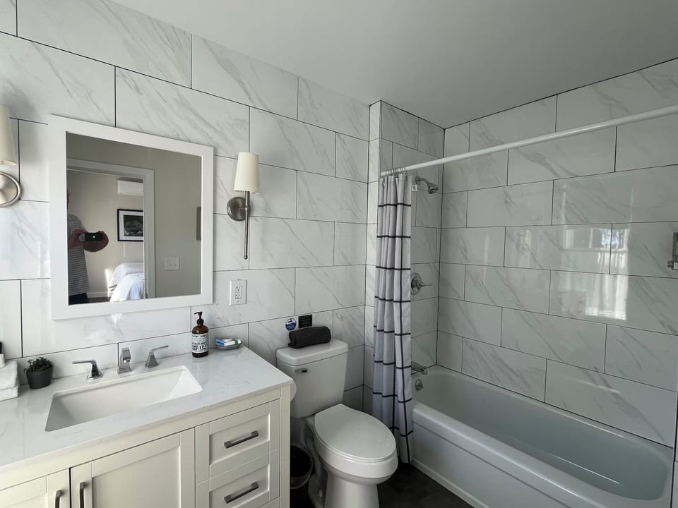 Standard Double or Twin Room | Bathroom | Hair dryer, towels, soap, shampoo