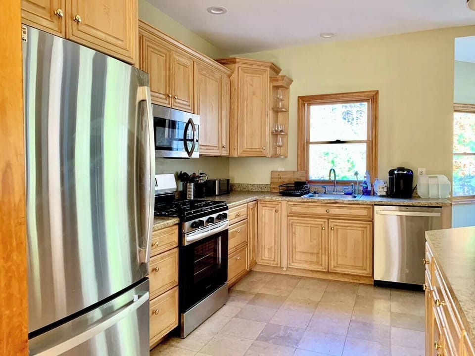 Discover rustic charm in our stunning chalet, its stainless steel full kitchen, perfect for family gatherings