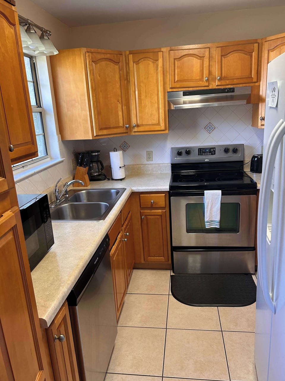 A practical and welcoming kitchen that feels comfortable and easy to use.