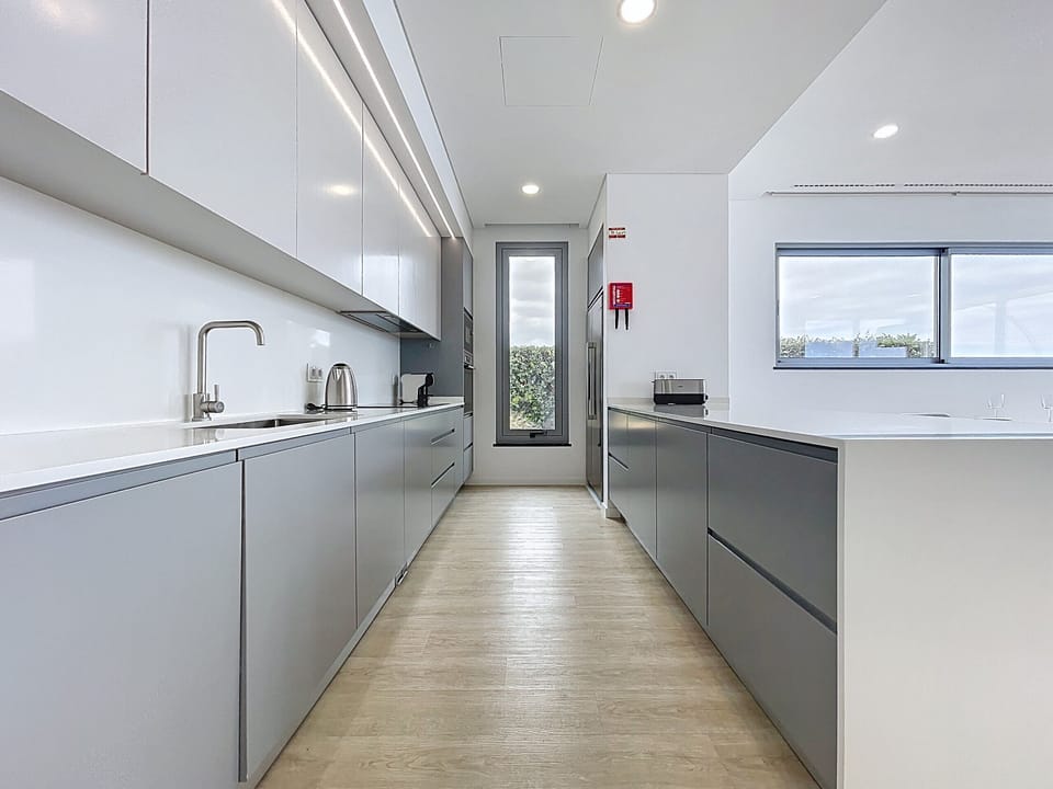 House | 3 bedrooms, desk