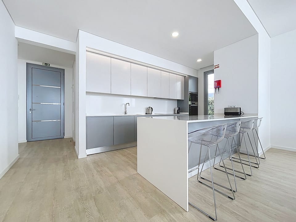 House | 3 bedrooms, desk