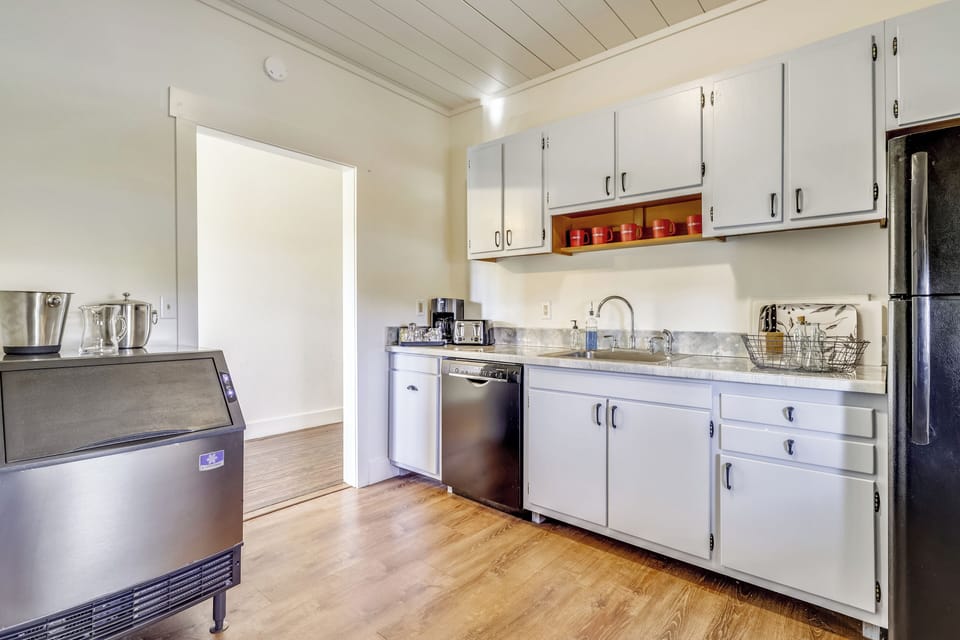 Guests have access to a full kitchen.