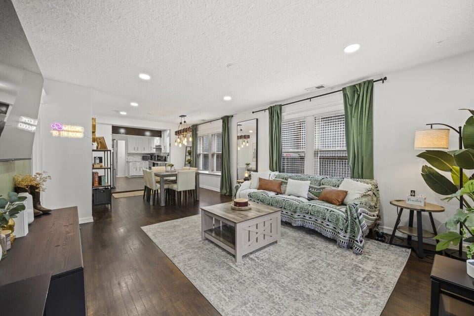 Living and dining as one continuous space. Easy to fill, easy to enjoy.