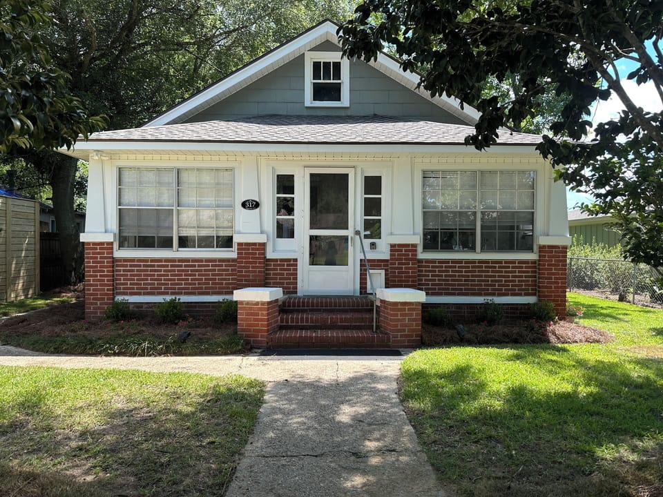 Beautiful Cottage in downtown
