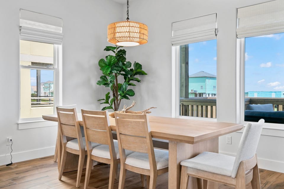 Dining table for 8 with great views