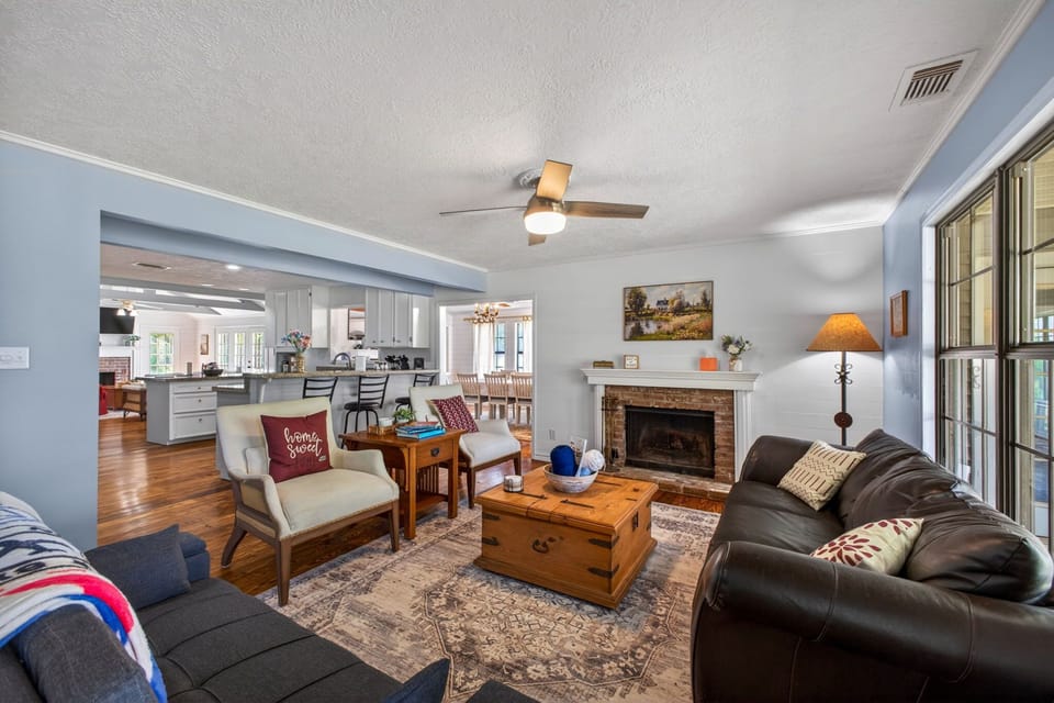 Schulenburg Ranch Retreat- a comfortable lounge with relaxed seating to gather