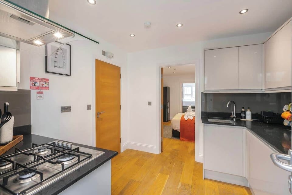 Cook with ease in this modern, well-equipped kitchen