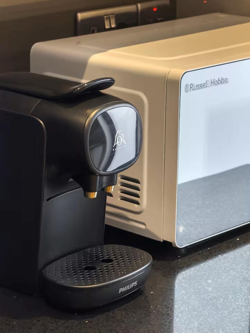Enjoy fresh coffee and quick meals with the coffee machine and microwave
