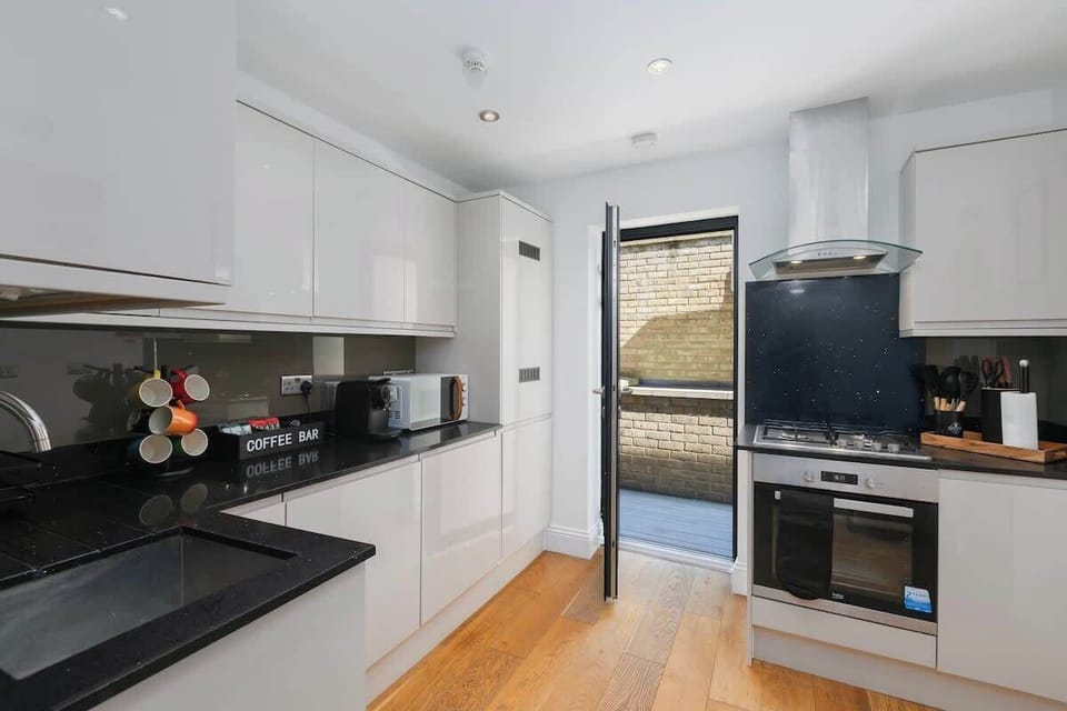 Everything you need to cook your favourite meals in this modern kitchen