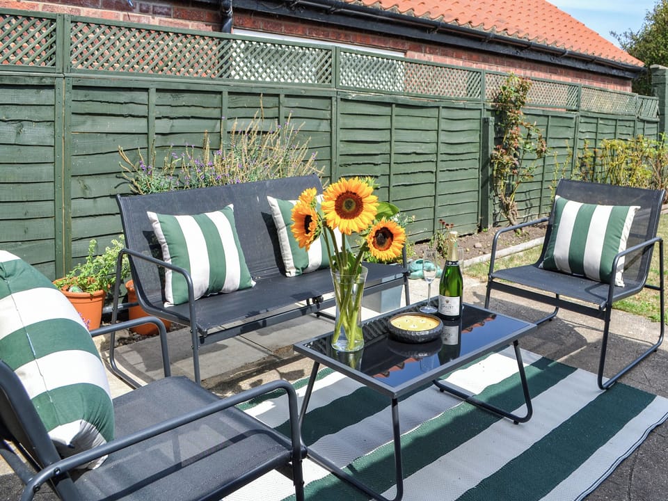 Sitting-out-area | Peace Cottage, Flamborough