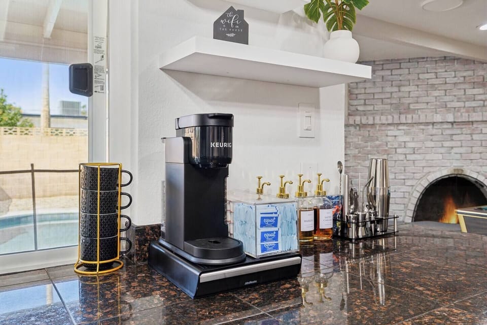 Fully equipped coffee bar