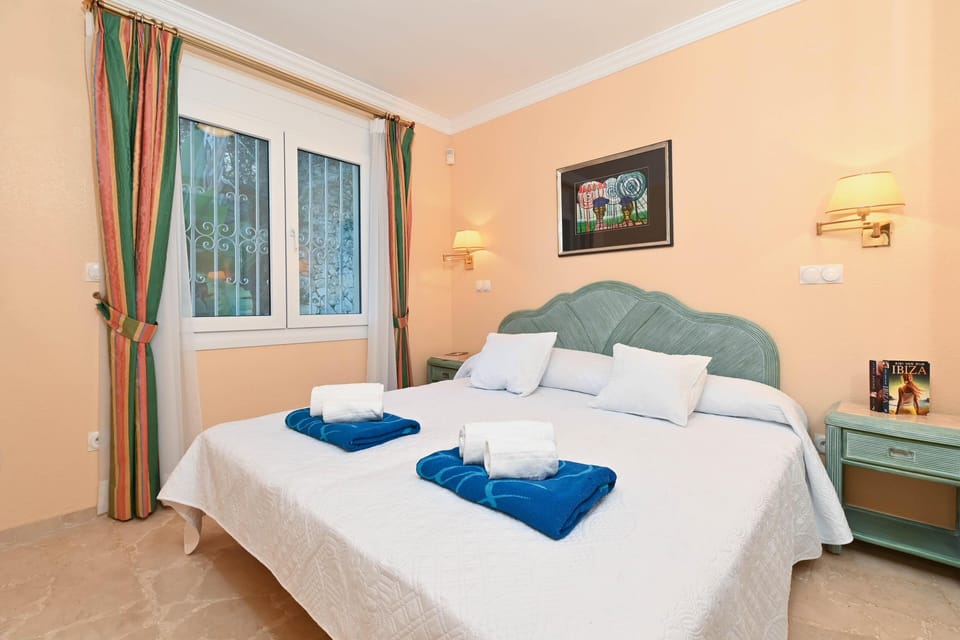 Bedroom with double bed