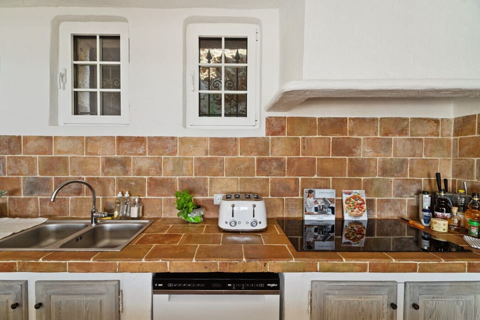 Spacious equiped kitchen