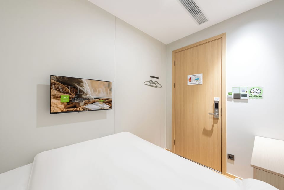 Comfort Double Room | Laptop workspace, free WiFi