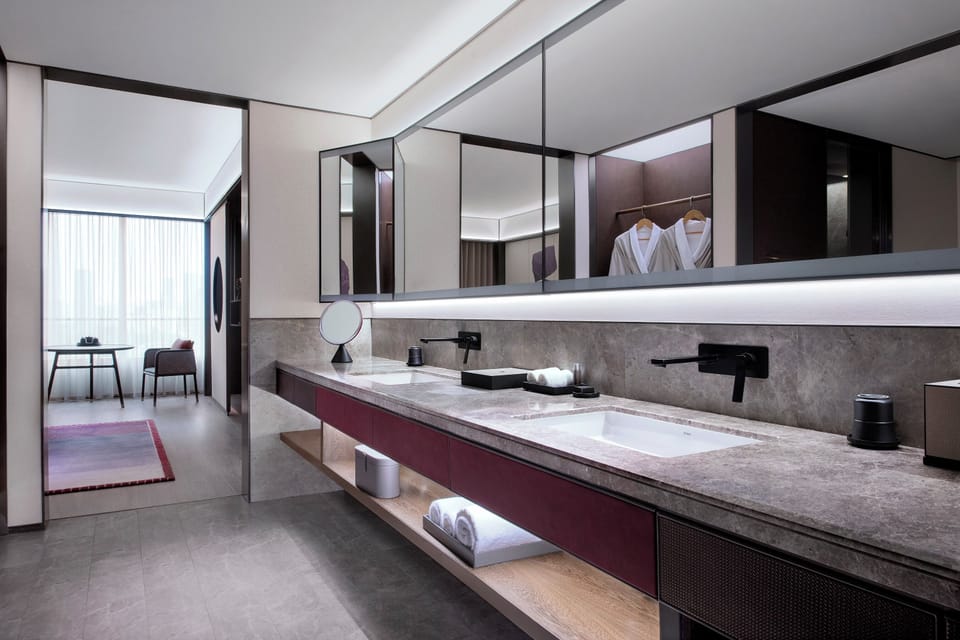Superior Double Room | Bathroom | Free toiletries, hair dryer, bathrobes, slippers