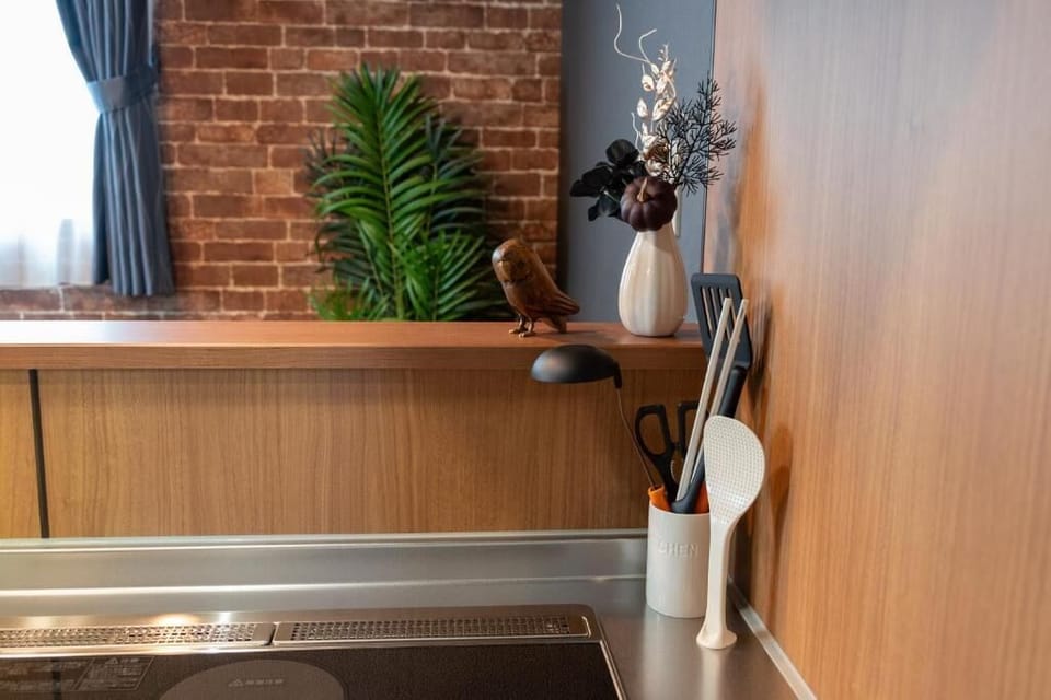 Electric kettle, toaster