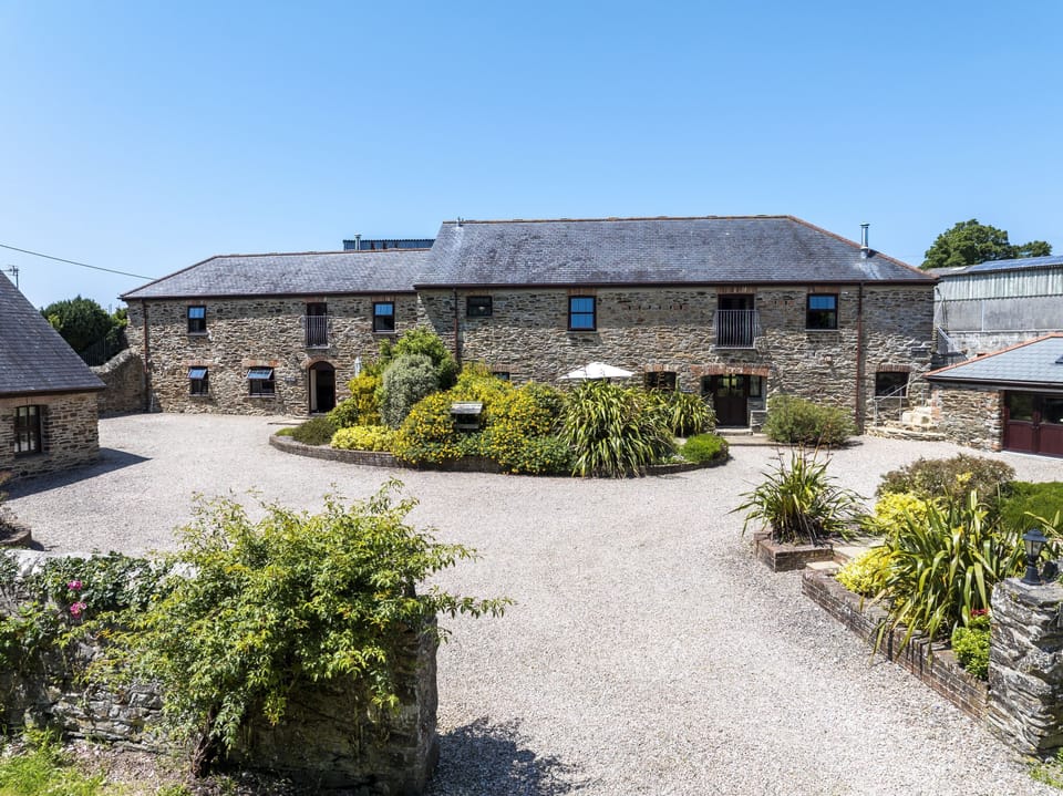 Callestock Courtyard Cottages - courtyard view