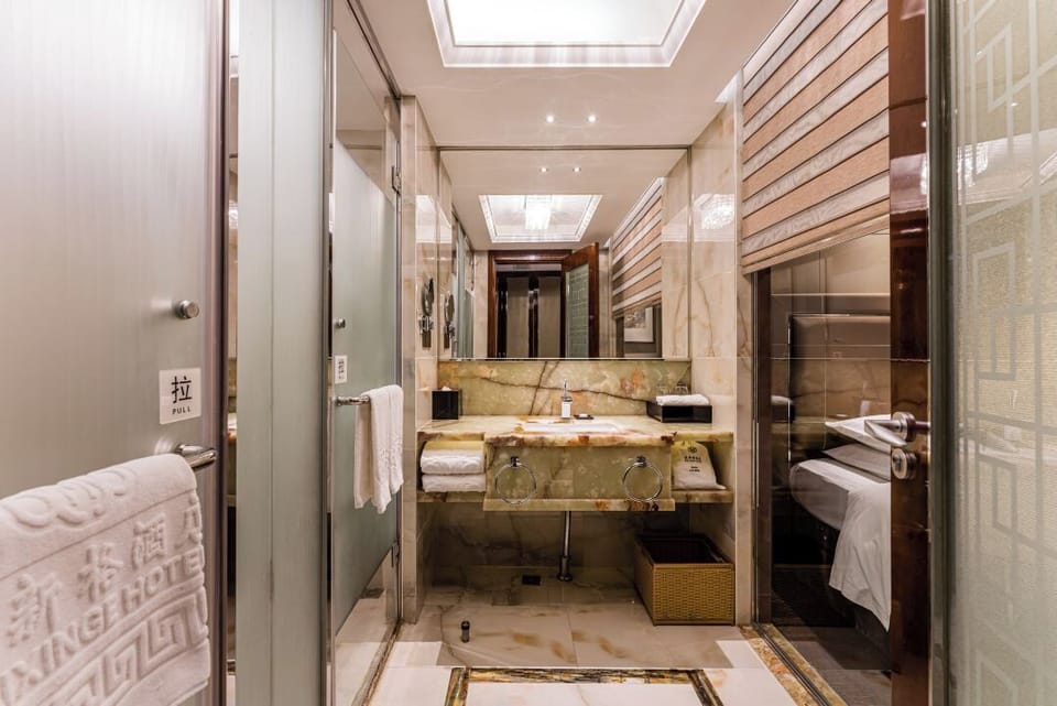 Superior Single Room, City View | Bathroom
