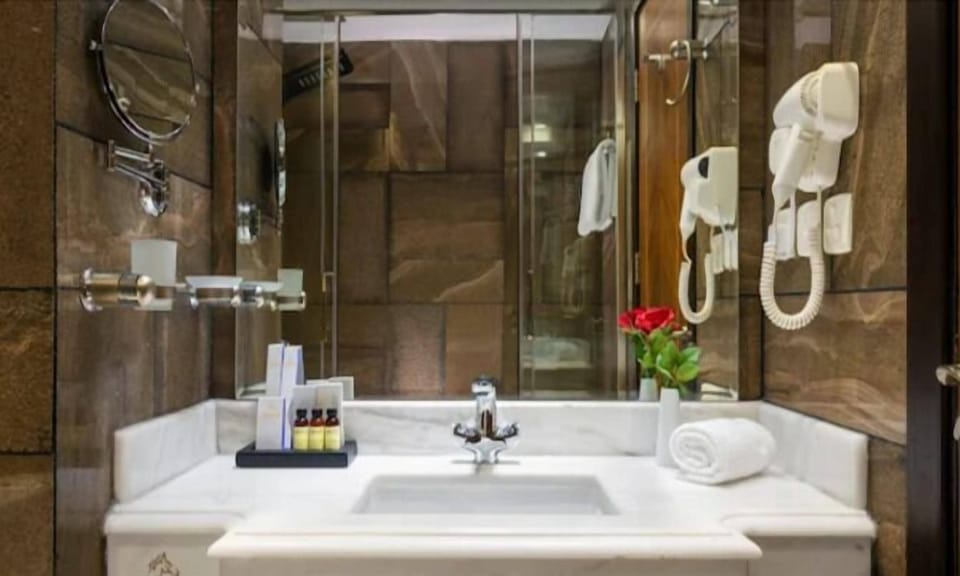 Basic Double or Twin Room, City View | Bathroom | Shower, free toiletries, hair dryer, slippers