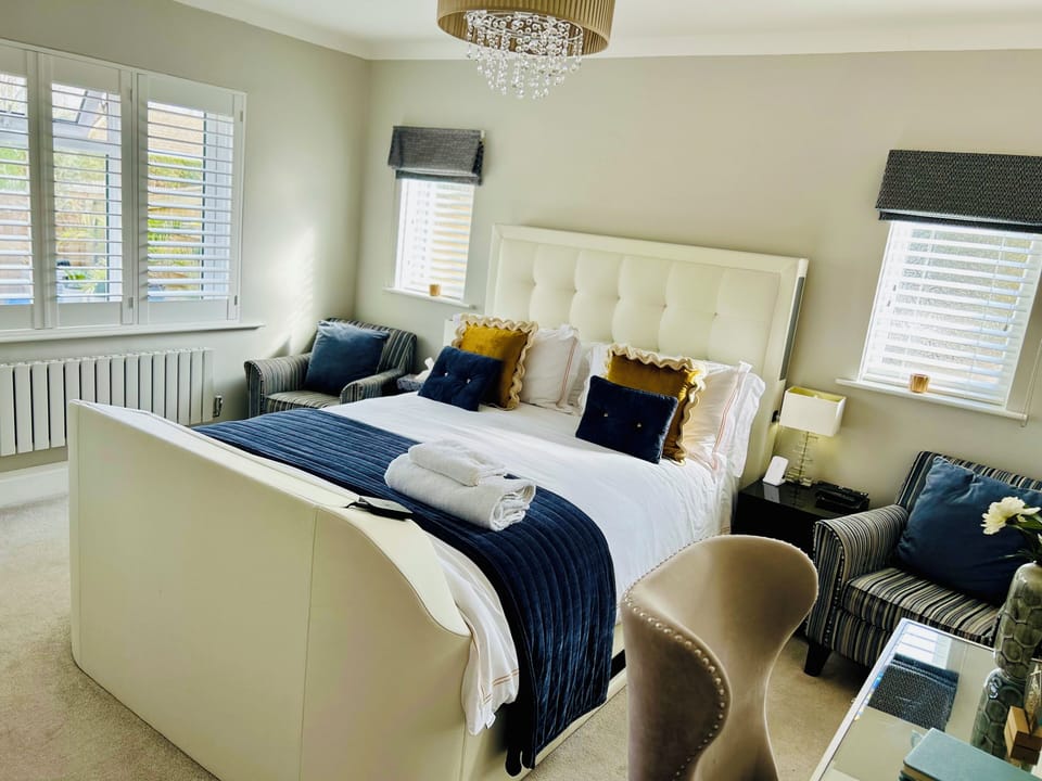 King Room | Premium bedding, individually decorated, individually furnished, desk