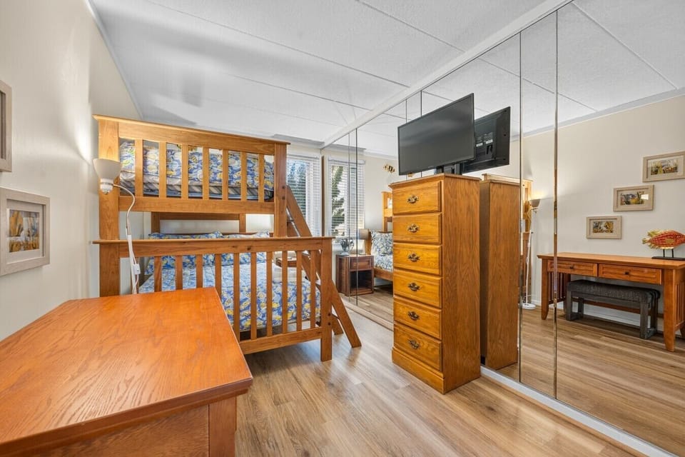 Second bedroom w/ full bed & twin bunk