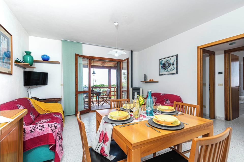 Standard Townhome, Multiple Bedrooms (La Guzzetta Stintinese) | Dining