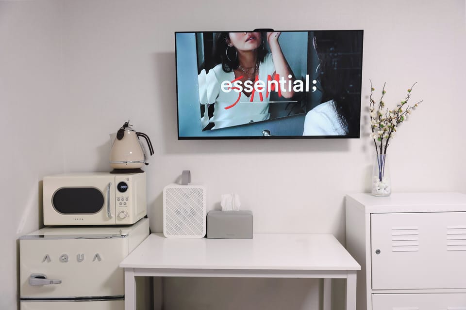 Us(Family Room) - Free OTTs Included | Soundproofing, free WiFi