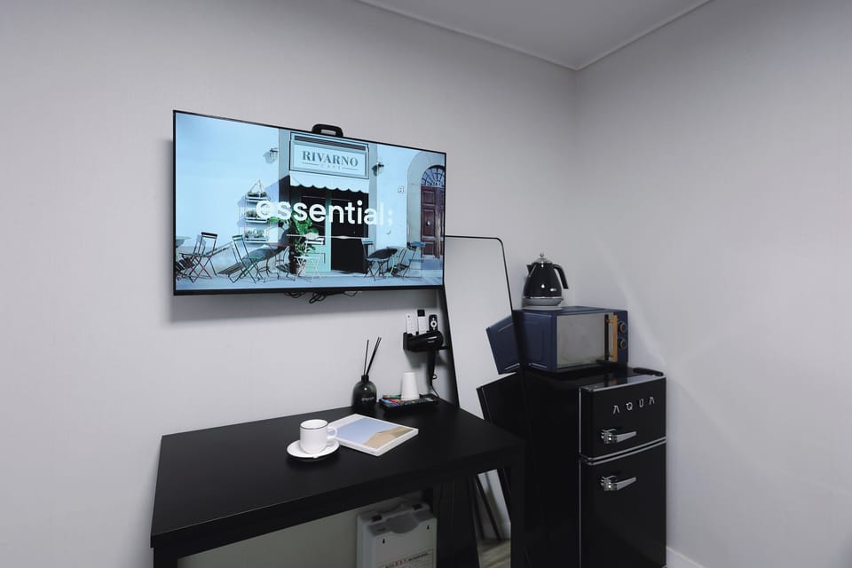 Pose - Free OTTs Included | Soundproofing, free WiFi