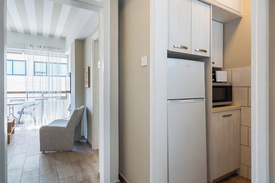 Fridge, microwave, stovetop, electric kettle