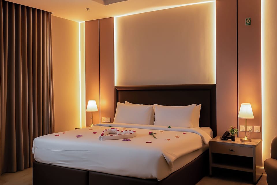 Suite | Desk, laptop workspace, blackout drapes, soundproofing