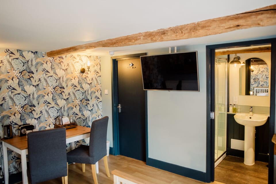 Deluxe Double Room, Ensuite, Garden View | Room amenity
