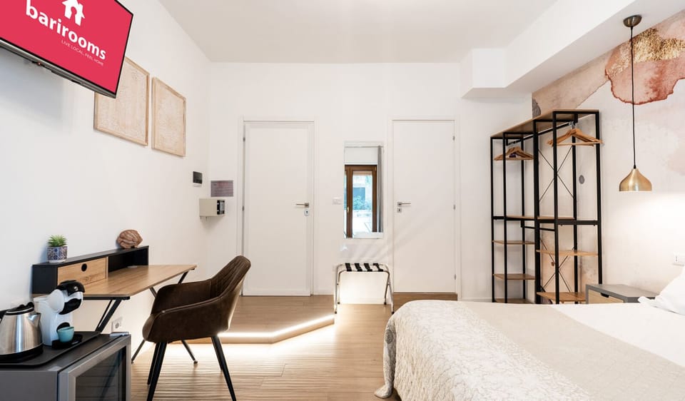 Triple Room | Desk, iron/ironing board (on request), WiFi (free)