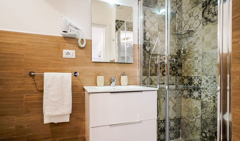Triple Room | Bathroom | Shower, hair dryer, bidet, towels