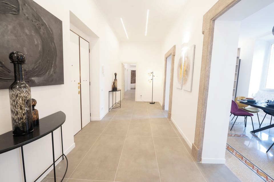 Deluxe Condo | Living area