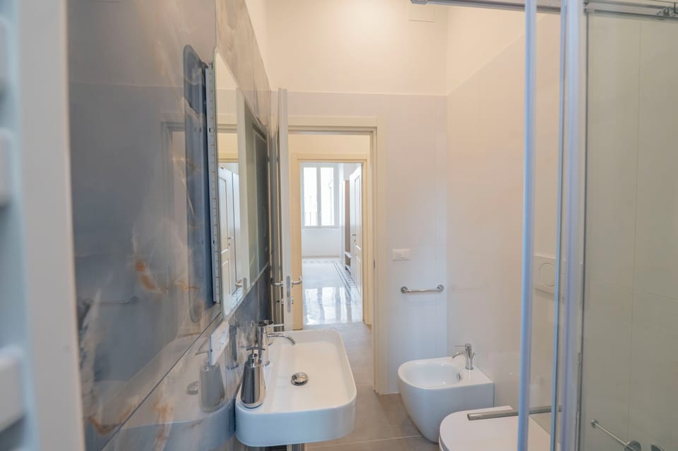 Deluxe Condo | Bathroom