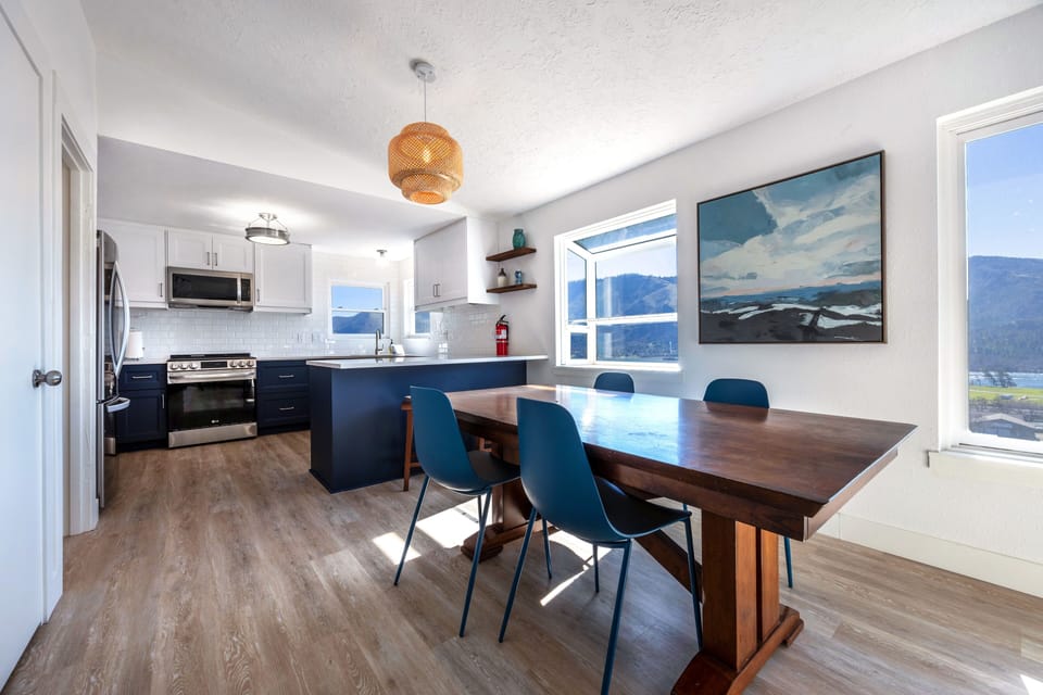 House, 3 Bedrooms | Private kitchen | Fridge, oven, stovetop, coffee/tea maker