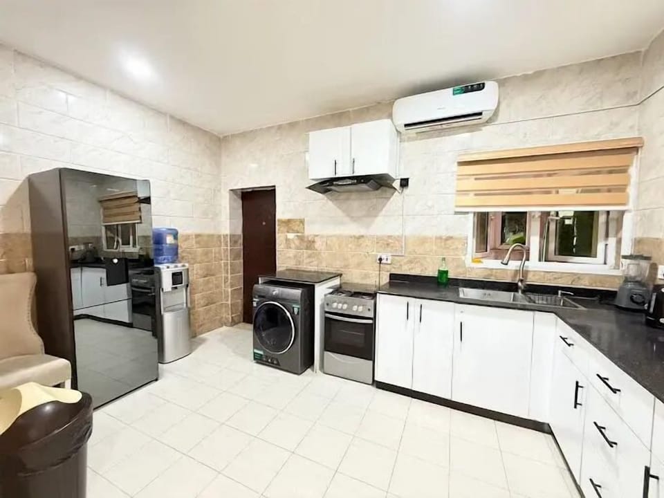 Economy Apartment, Balcony, City View | Private kitchen | Fridge, microwave, oven, stovetop