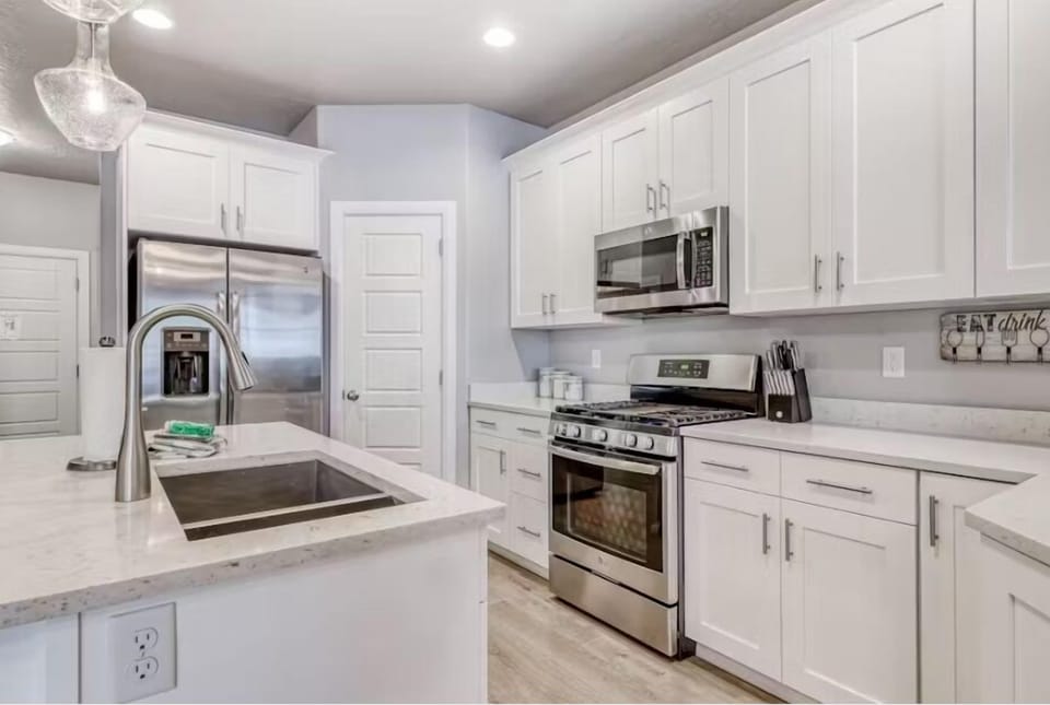 Townhome, 3 Bedrooms | Private kitchen | Coffee/tea maker, fridge, oven, toaster