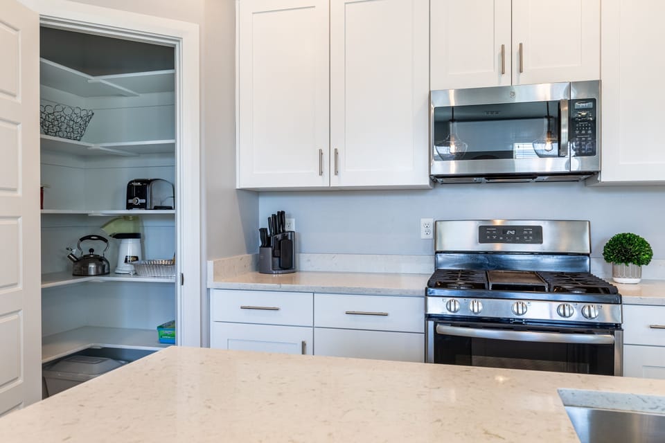 Townhome, 3 Bedrooms | Private kitchen | Coffee/tea maker, fridge, oven, toaster