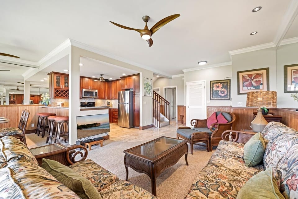 Condo, 2 Bedrooms | Living area