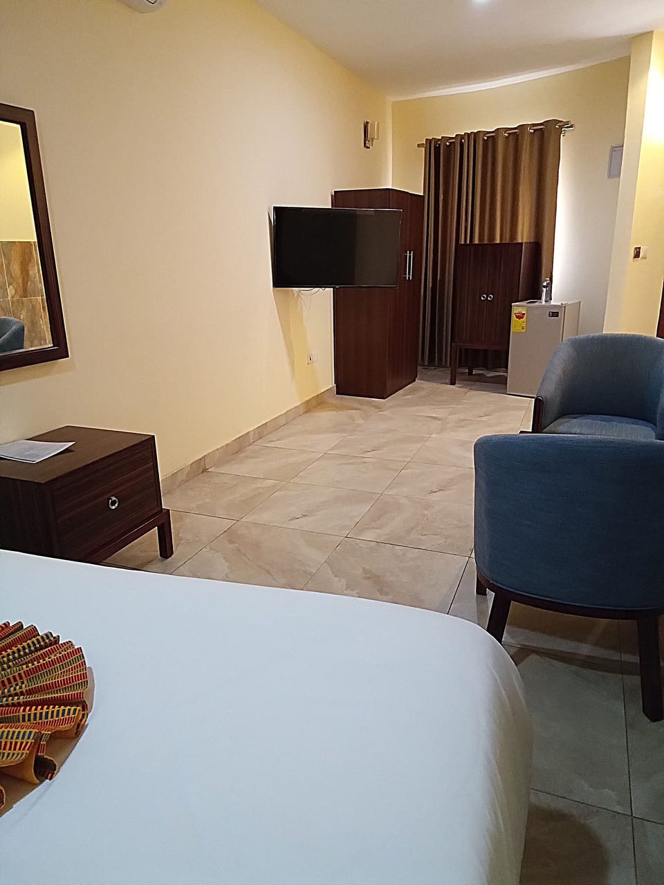 Standard Single Room | In-room safe, desk, laptop workspace, iron/ironing board