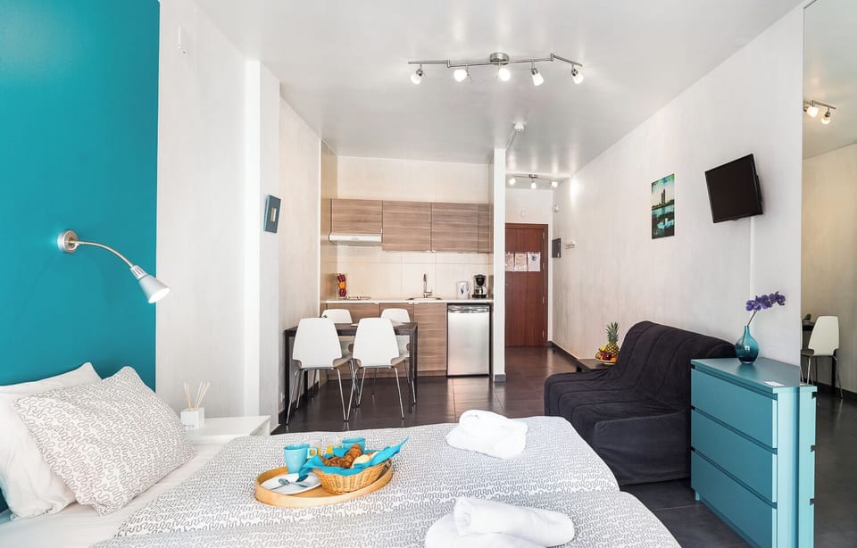 Iron/ironing board, WiFi (free)