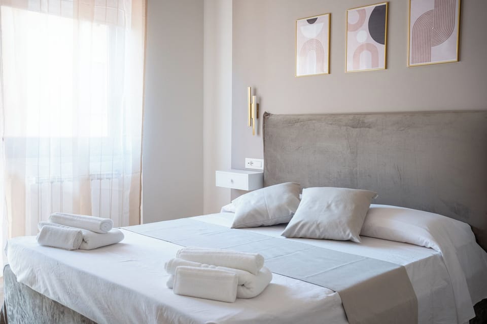 Standard Room | In-room safe, desk, laptop workspace, soundproofing