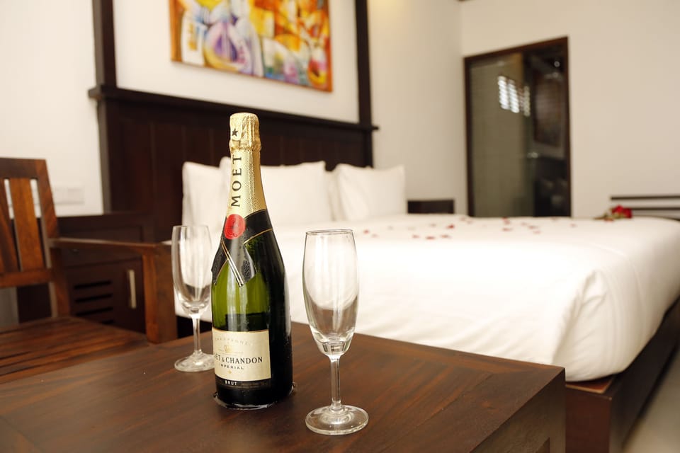 Luxury Double Room, 1 Double Bed, Ocean View, Oceanfront | Minibar, in-room safe, desk, soundproofing