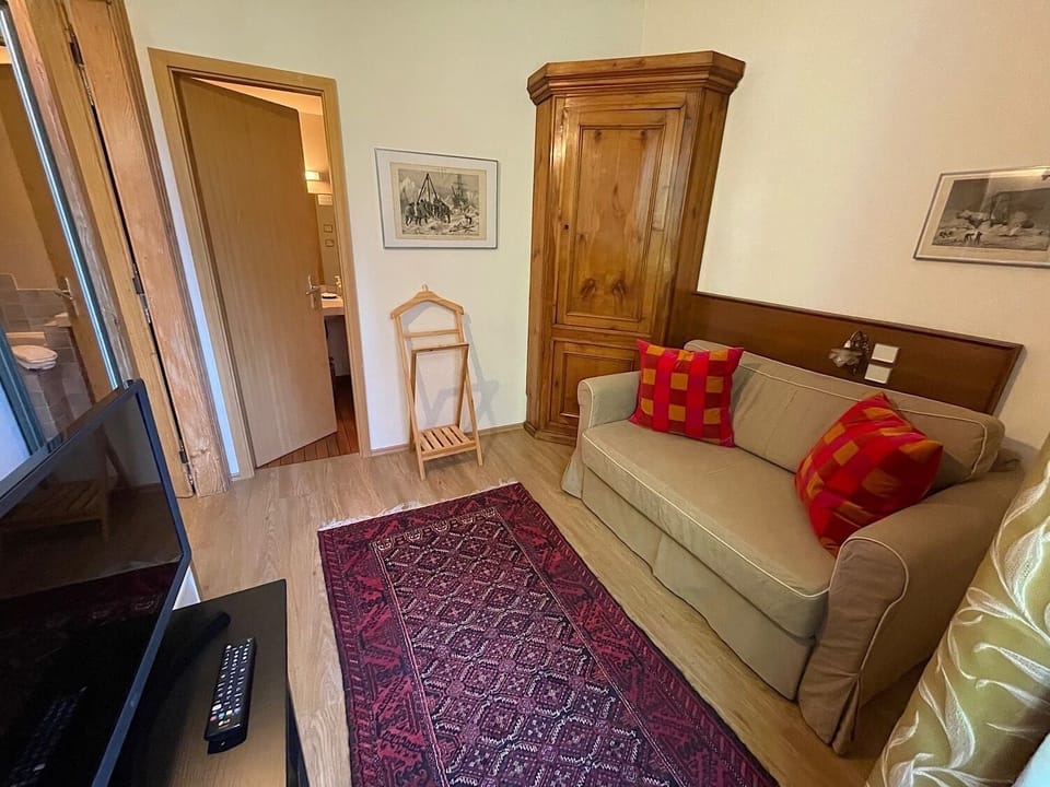 Deluxe Suite, Garden View | Living area | TV