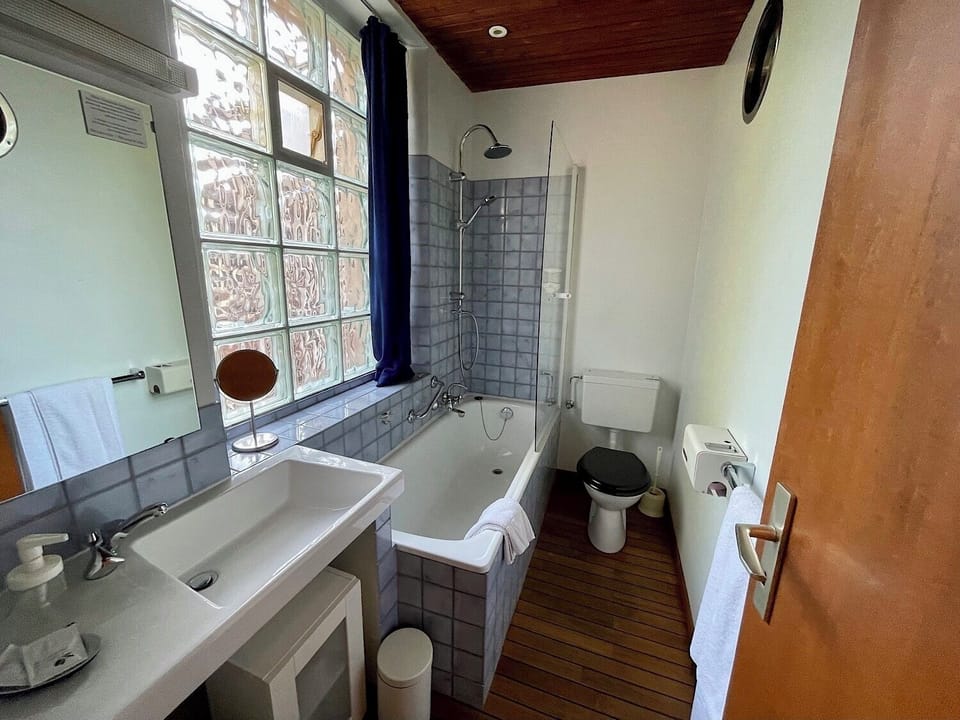 Family Room, Courtyard View | Bathroom | Hair dryer, towels, soap, shampoo